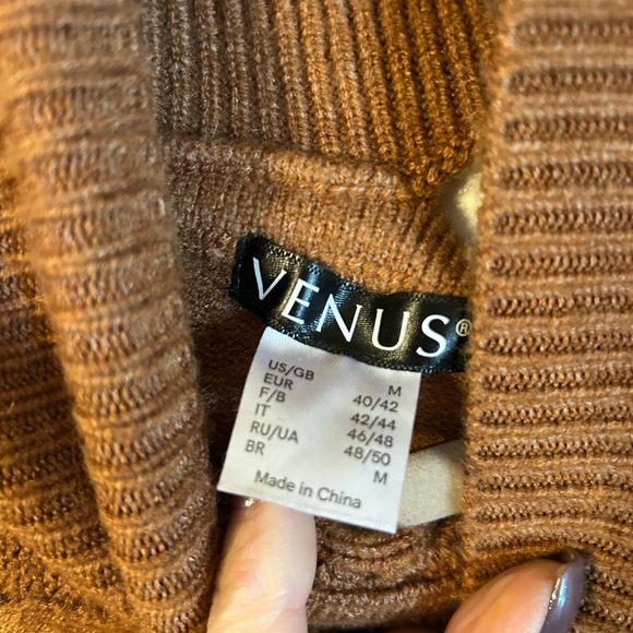 VENUS Off-the-Shoulder Brown Sweater - Picture 4 of 4